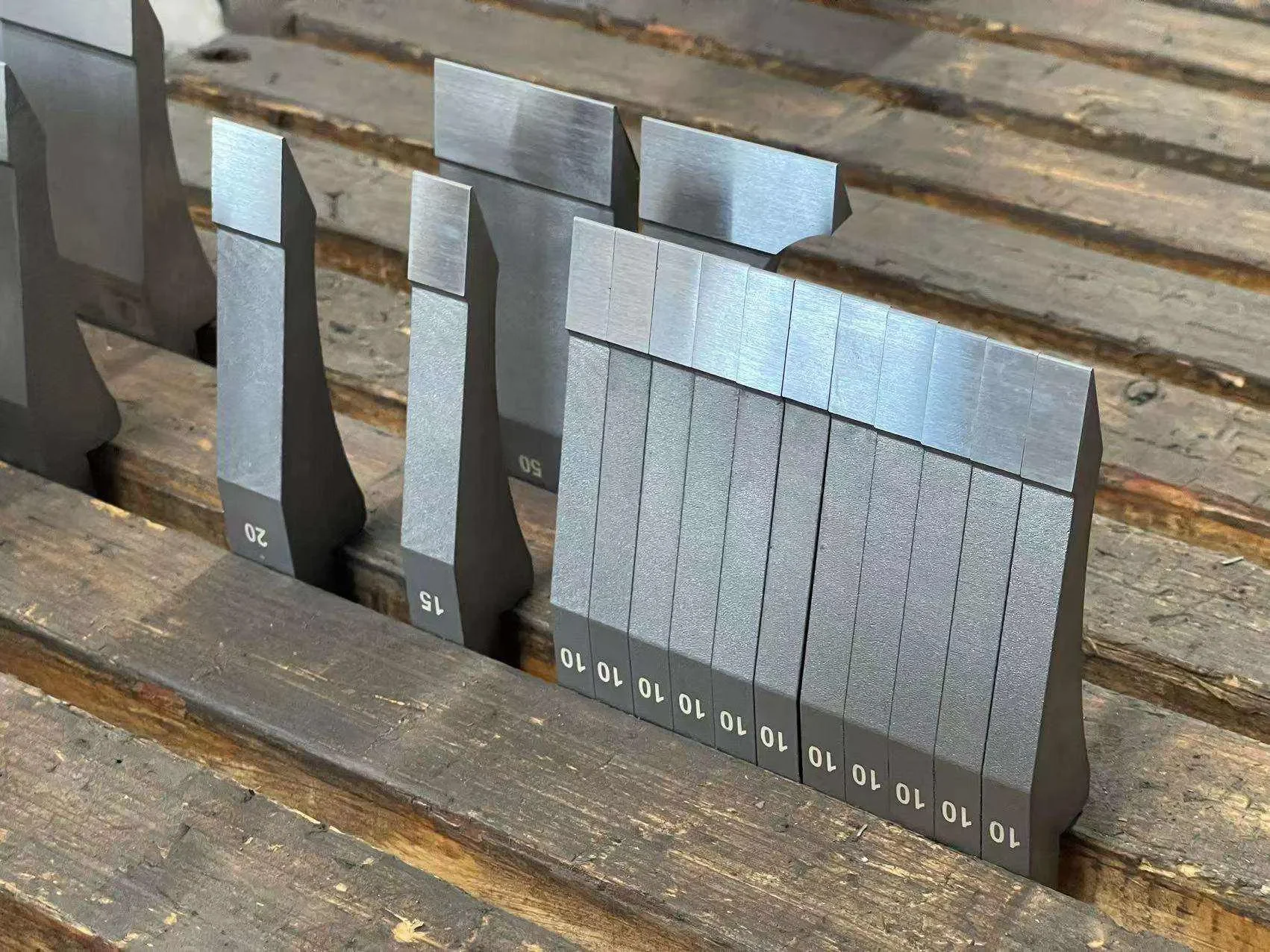 Diagram of offset punch geometry and clearance parameters for press brake tooling selection