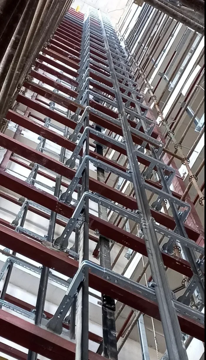 Heavy-duty tooling for elevator structural parts and reinforcement ribs